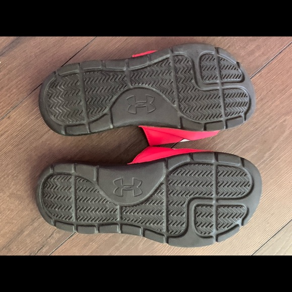 Kids Under Armour slides/sandals size 5Y - Picture 2 of 3